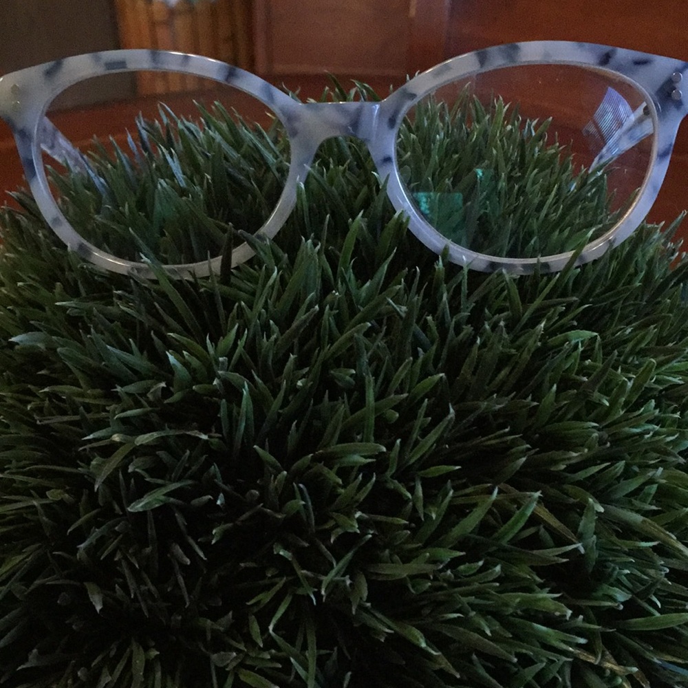 Blue mottled eyeglasses